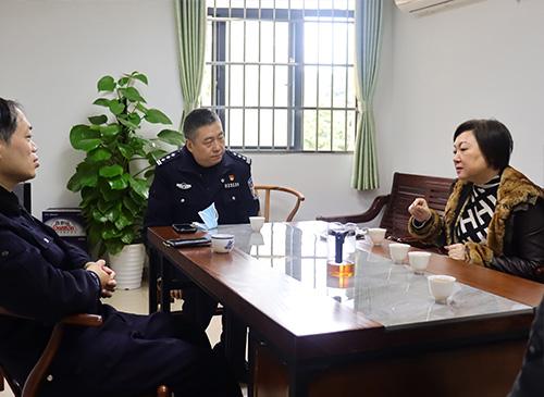 加强党建共建，亲昵警企关系